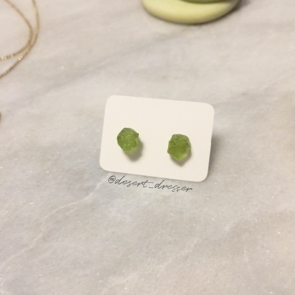 ⬇️Price Drop! Dainty Raw Peridot Earrings - Picture 6 of 8